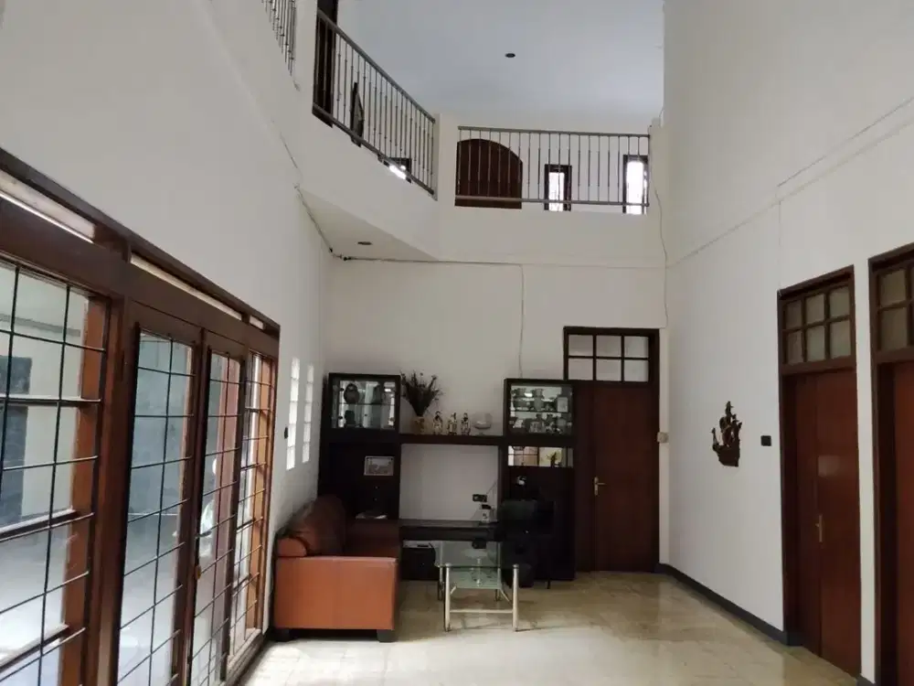 Rumah Strategis Bisa Untuk Usaha di Mainroad Area Riau Bandung