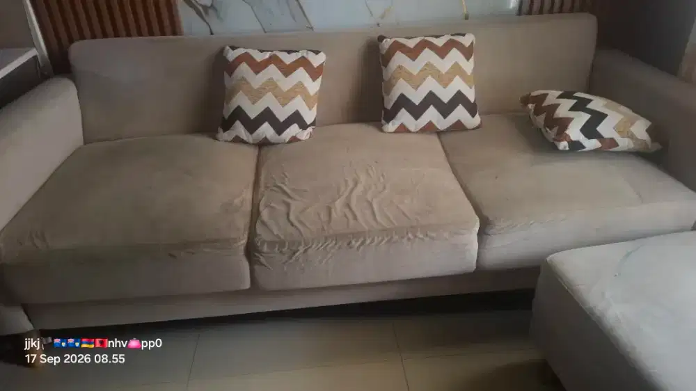 Sofa 3 seat dan ada bantalnya