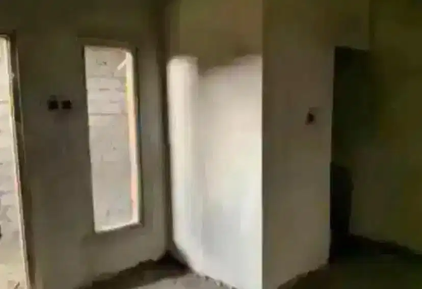 Kost Struktur Tingkat Milik Sendiri Hadap Jalan Lebar Dekat Jalan Raya