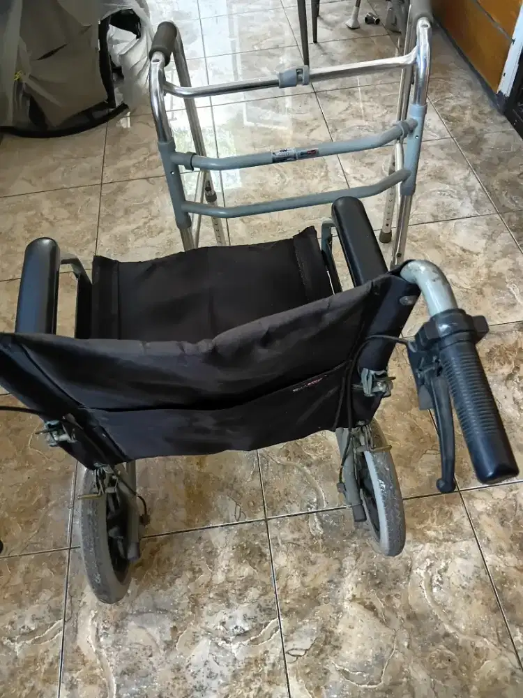 Kursi roda second & walker alat bantu jalan