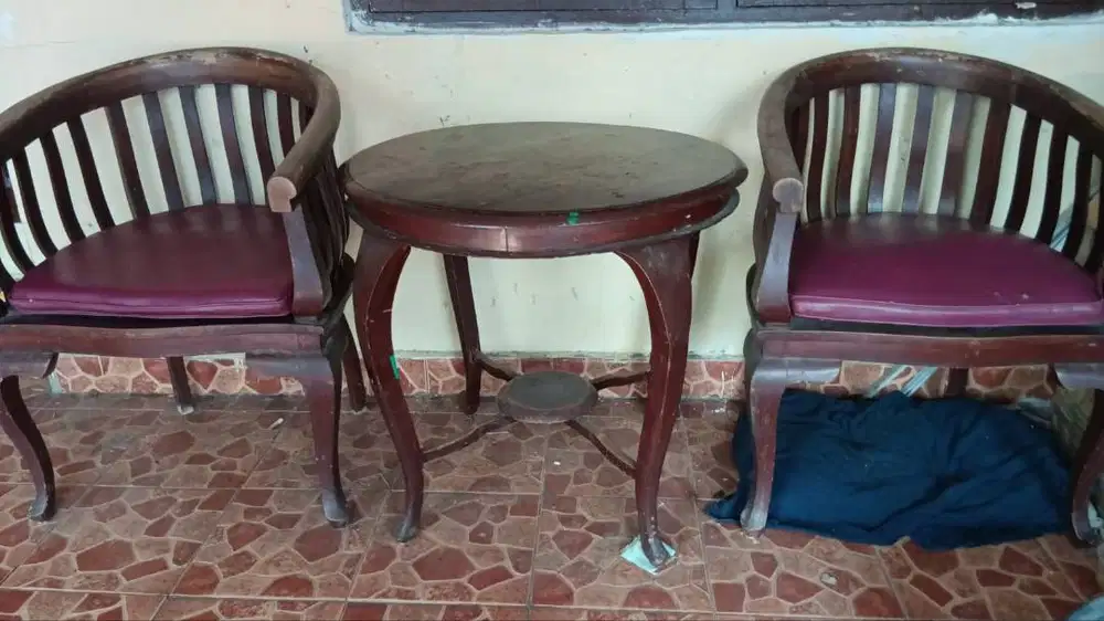 Jual 1 meja dan 2 kursi tamu kayu jati