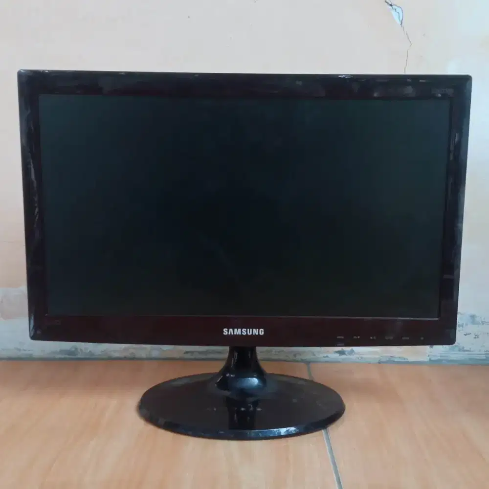 LED Monitor Samsung 20in Wide (S20D300)