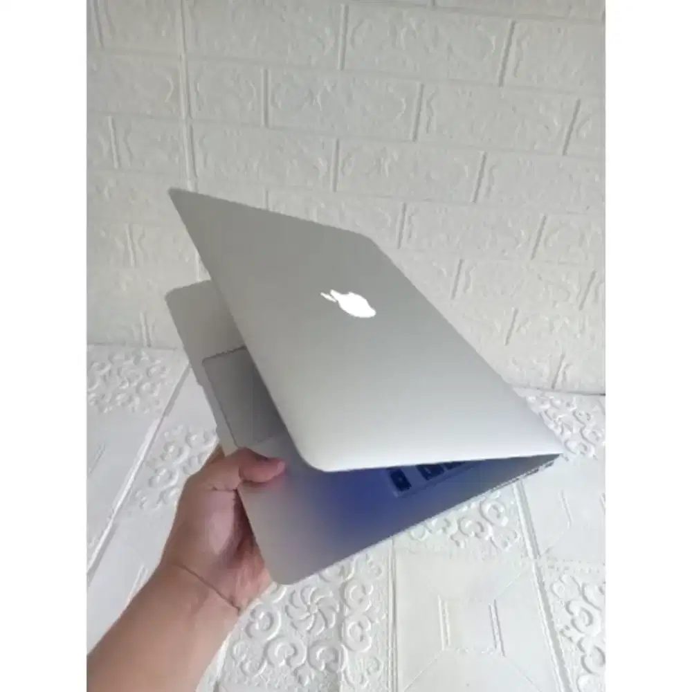 MACBOOK AIR 2017 CORE i5 RAM 8GB SSD 128GB 13 INCHI.