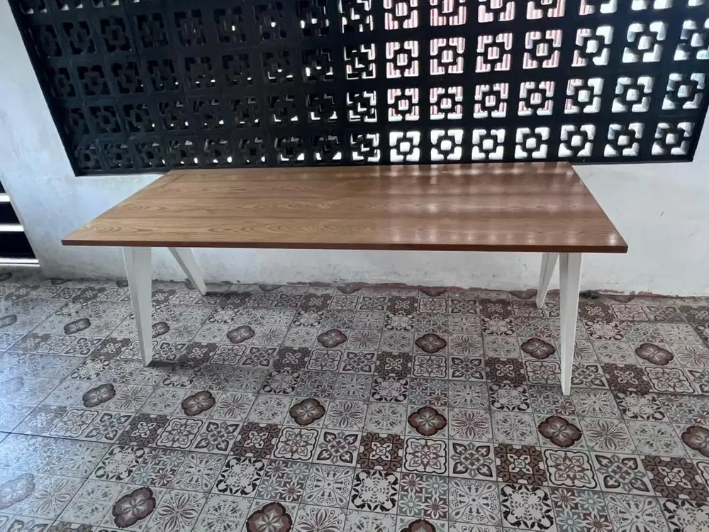 Meja makan besar/ dining table