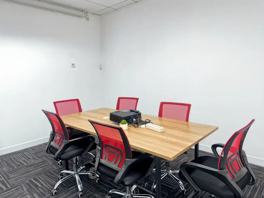 Ruang kantor pribadi sesuai kebutuhan unik bisnis Anda di HQ Graha Pena