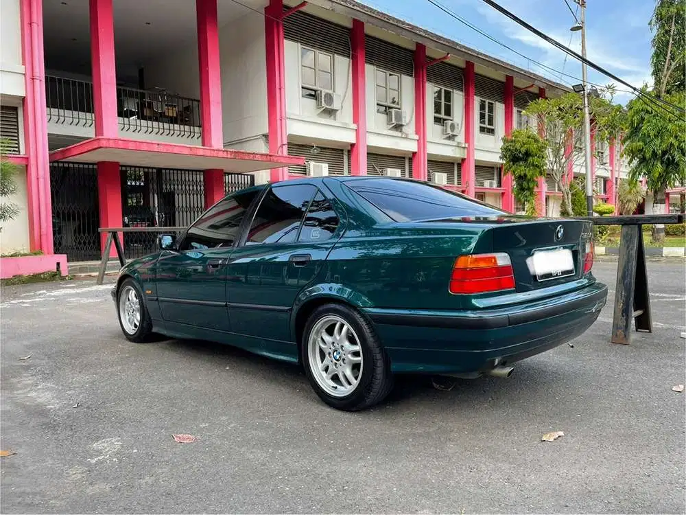 BMW 318i 1997 Bensin