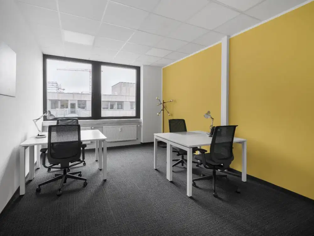 Ruang kantor pribadi untuk 3 orang di HQ Menara Caraka