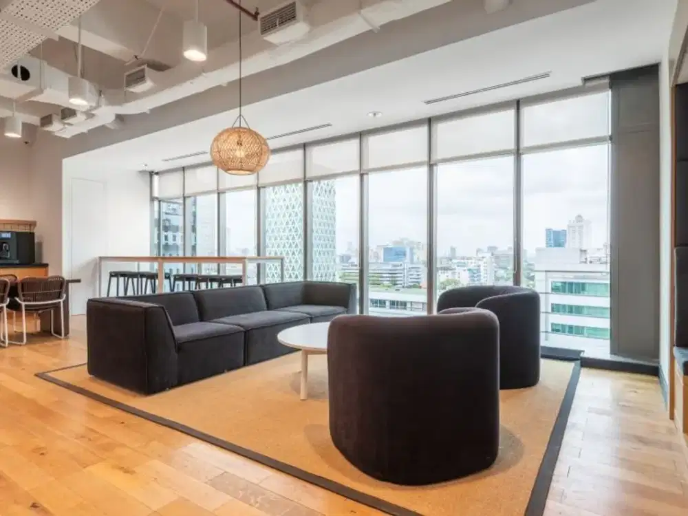 Akses ruang coworking profesional di Regus JB Tower