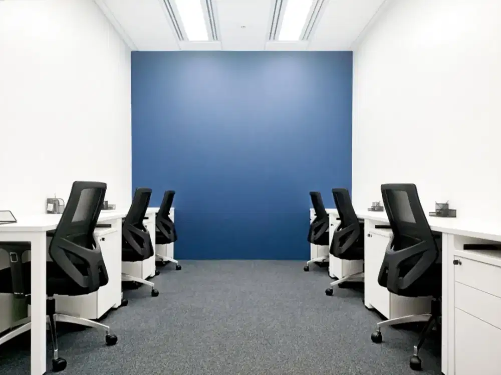Ruang kantor terbuka dengan layanan lengkap untuk Anda dan tim di HQ Total Building