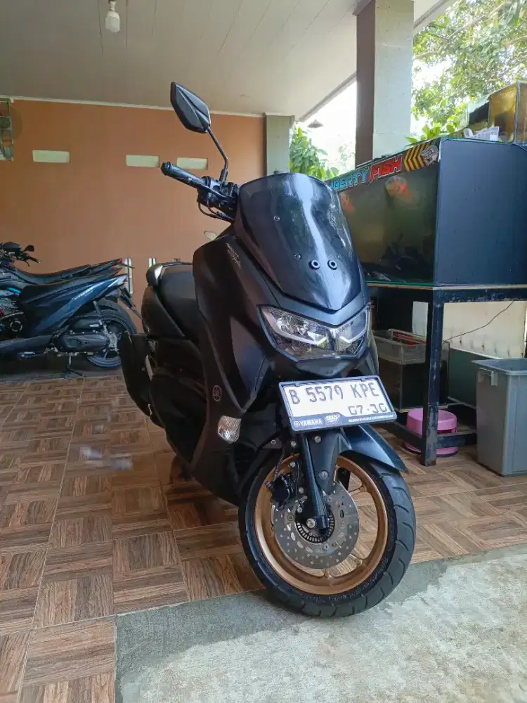 N Max Kyles 2023 Hitam Doff