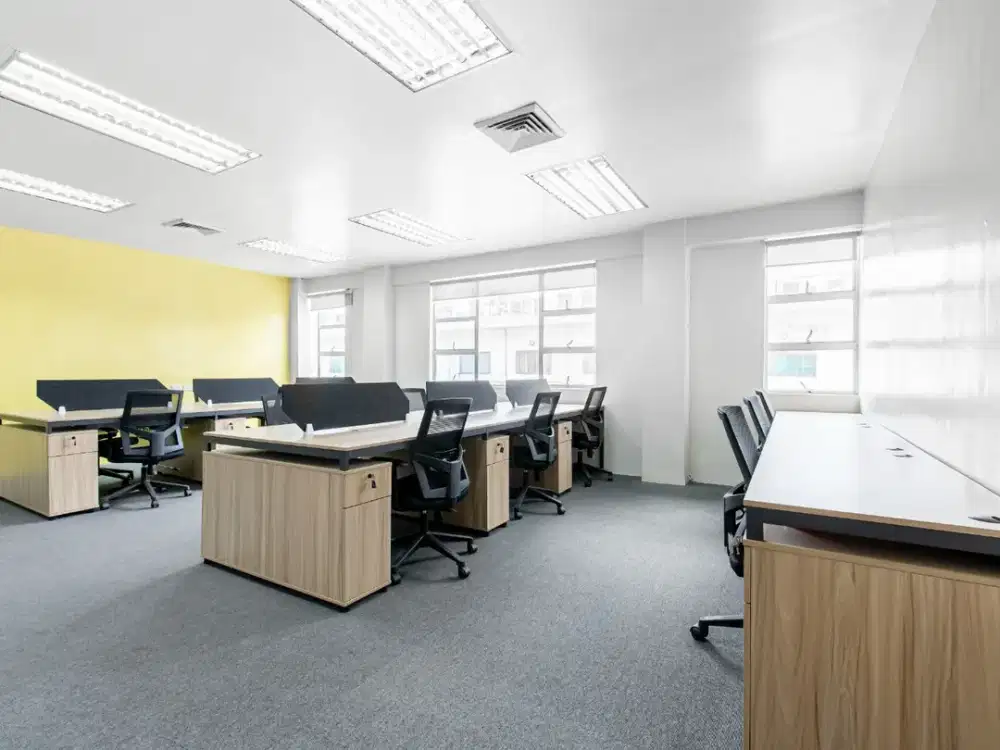 Ruang coworking di Regus Grand Jati Junction