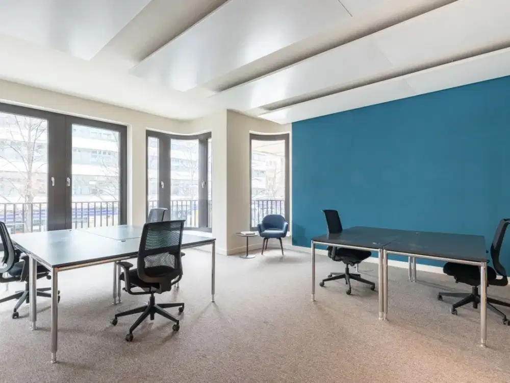 Ruang kantor terbuka untuk 15 orang di Regus Menara Sunlife