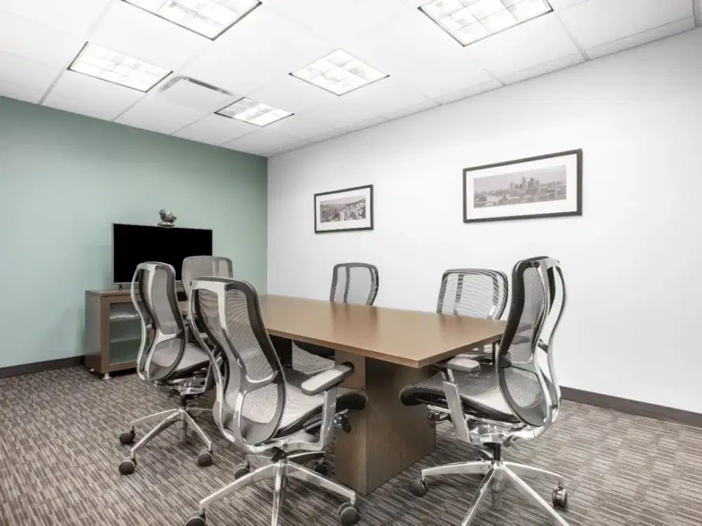 Akses satu harga ke ruang kantor profesional 10 orang di Regus Renon Landmark