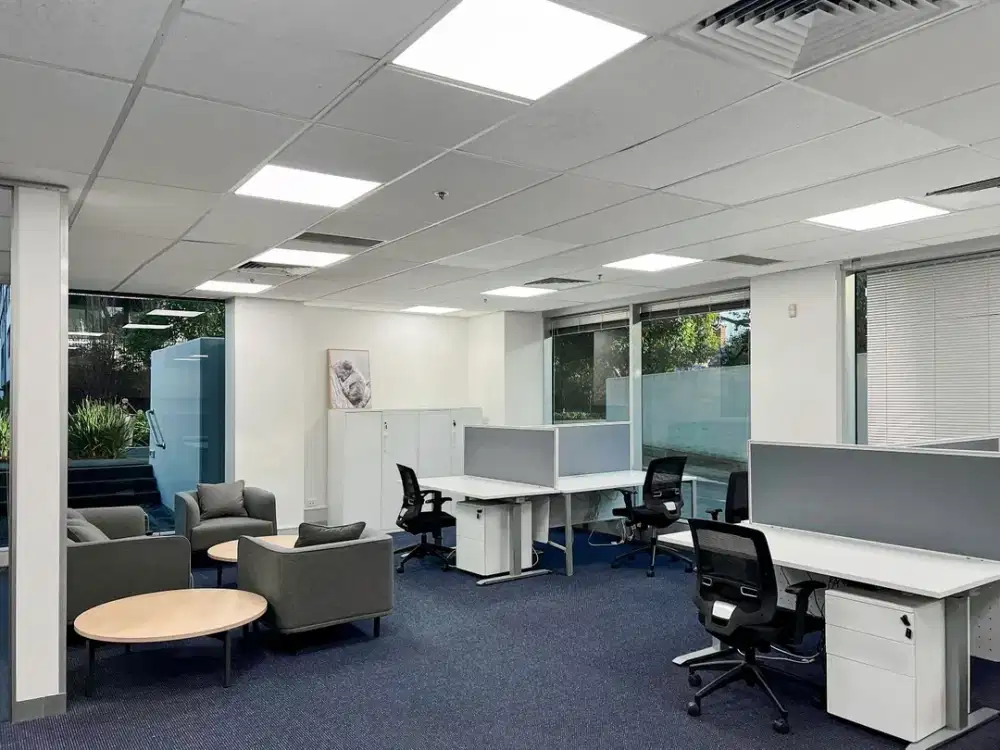 Pesan ruang kantor terbuka untuk segala ukuran bisnis di Regus Renon Landmark