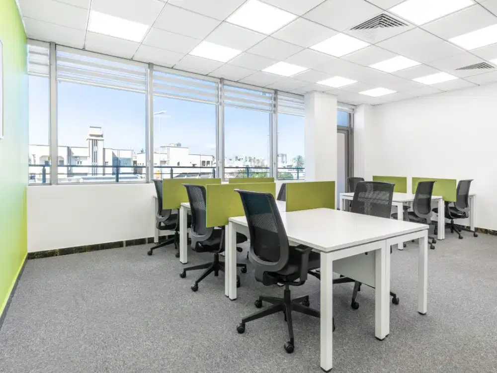 Ruang coworking di Regus Graha Anabatic