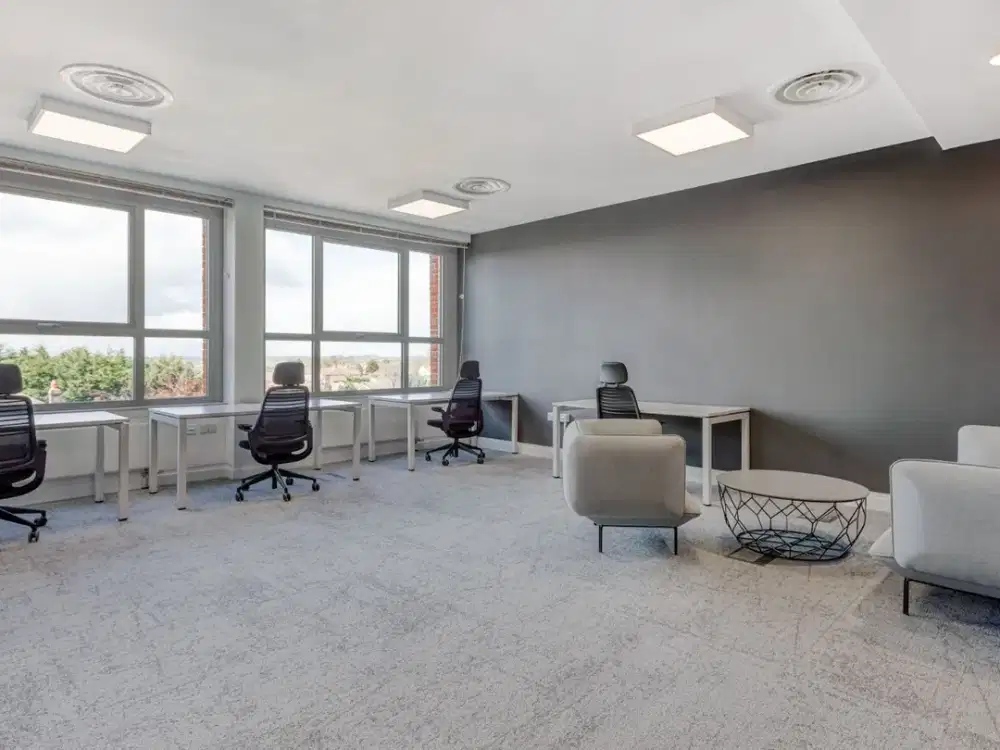 Akses satu harga ke ruang kantor profesional 15 orang di Regus Lippo Thamrin