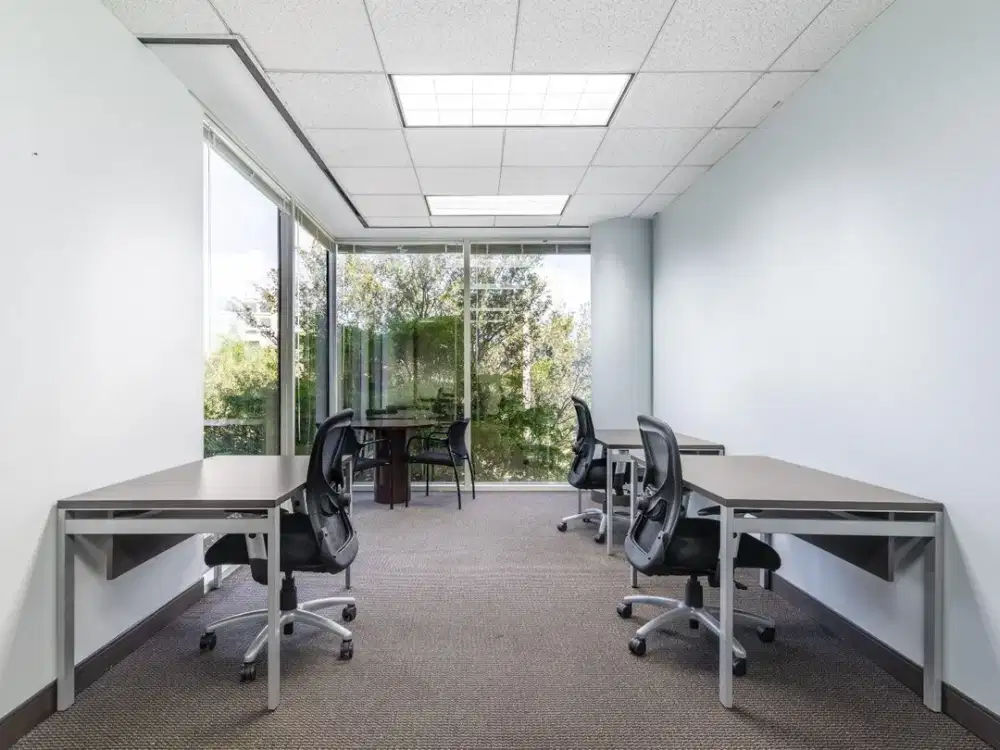 Temukan ruang kantor di Regus Menara Sunlife  untuk 3 orang dengan layanan siap pakai