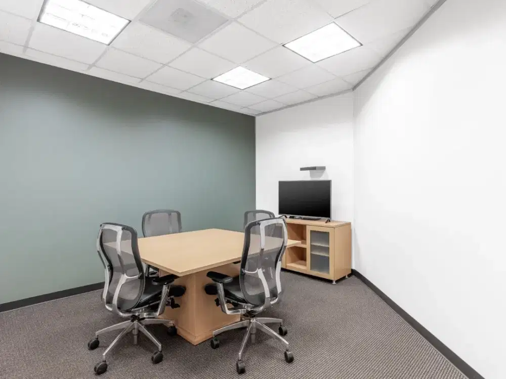 Ruang kantor pribadi sesuai kebutuhan unik bisnis Anda di Regus Grand Jati Junction