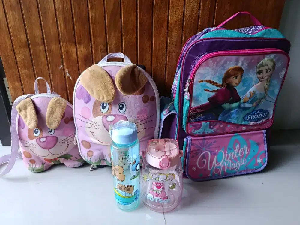 TAS SEKOLAH DAN BOTOL MINUM