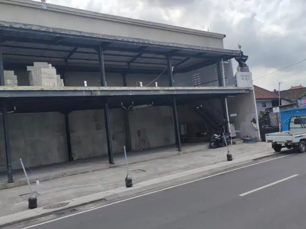 Bangunan Komersial 2 Lantai 336 M² Disewakan Global di Seseh