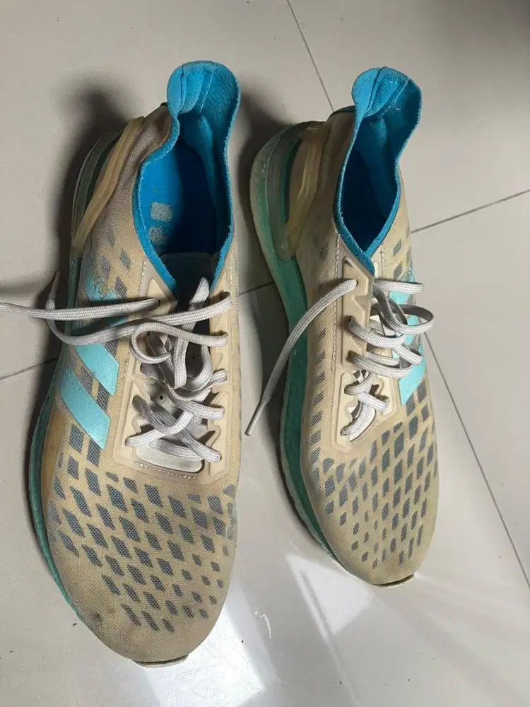 Sepatu Adidas bekas