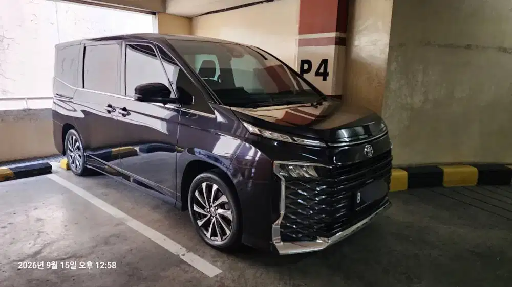 TOYOTA VOXY 2022