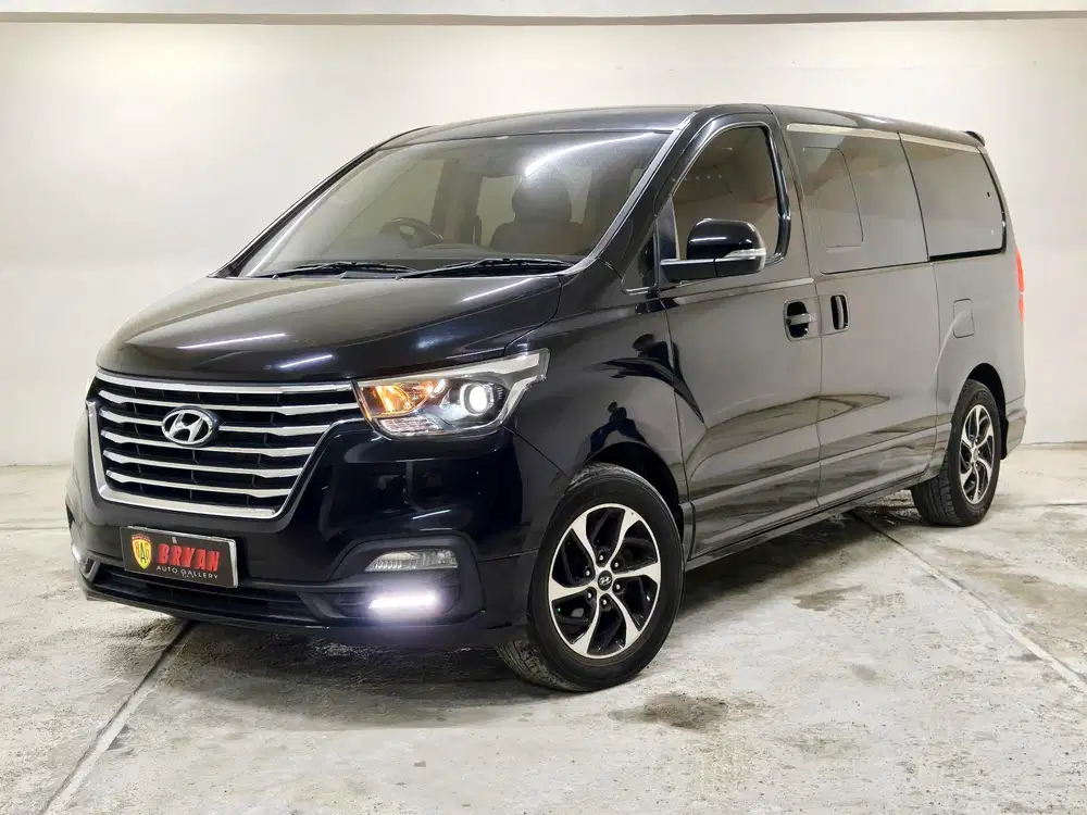 KM60RB HYUNDAI H-1 ROYALE CRDI 2018 HITAM