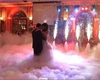 Mesin dry ice kabur asap Untuk event wedding