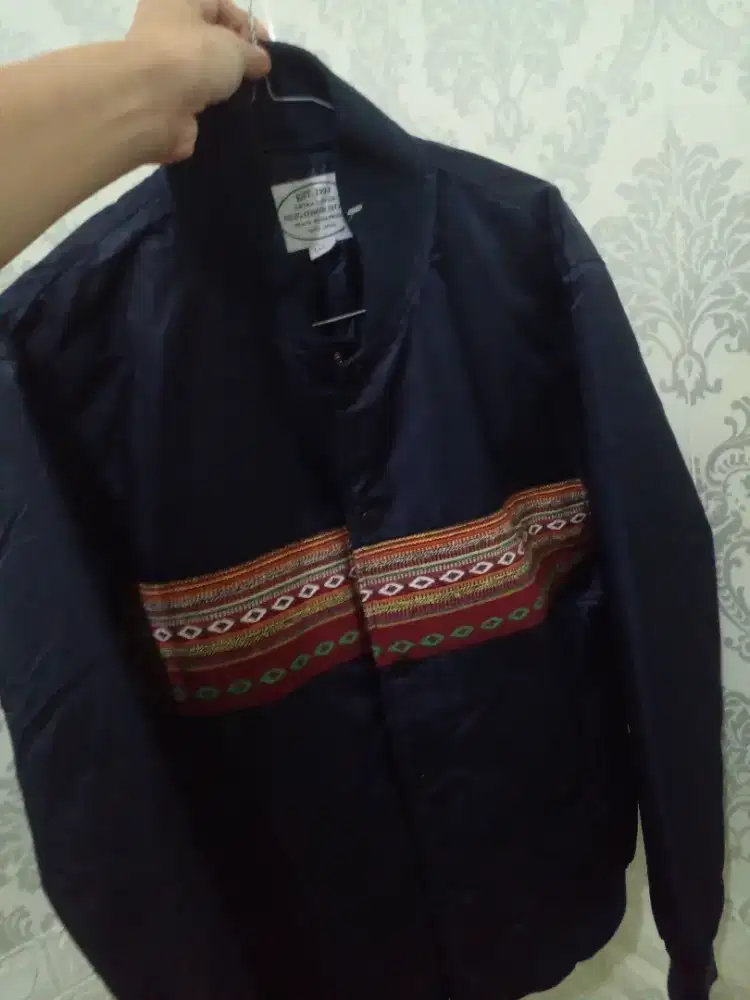 Jaket bomber corak batik