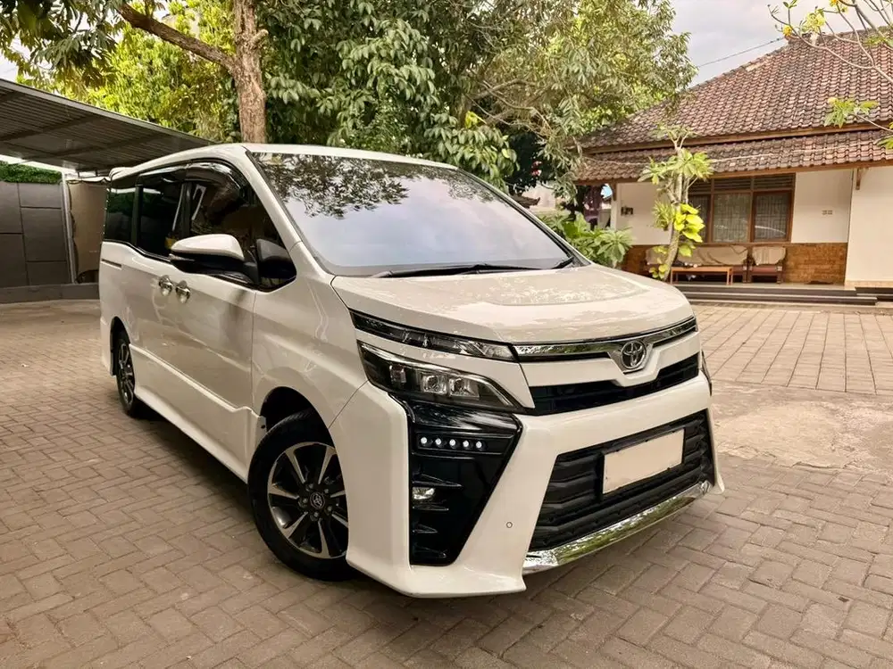 Dijual Toyota Voxy 2019 CBU Full option japan