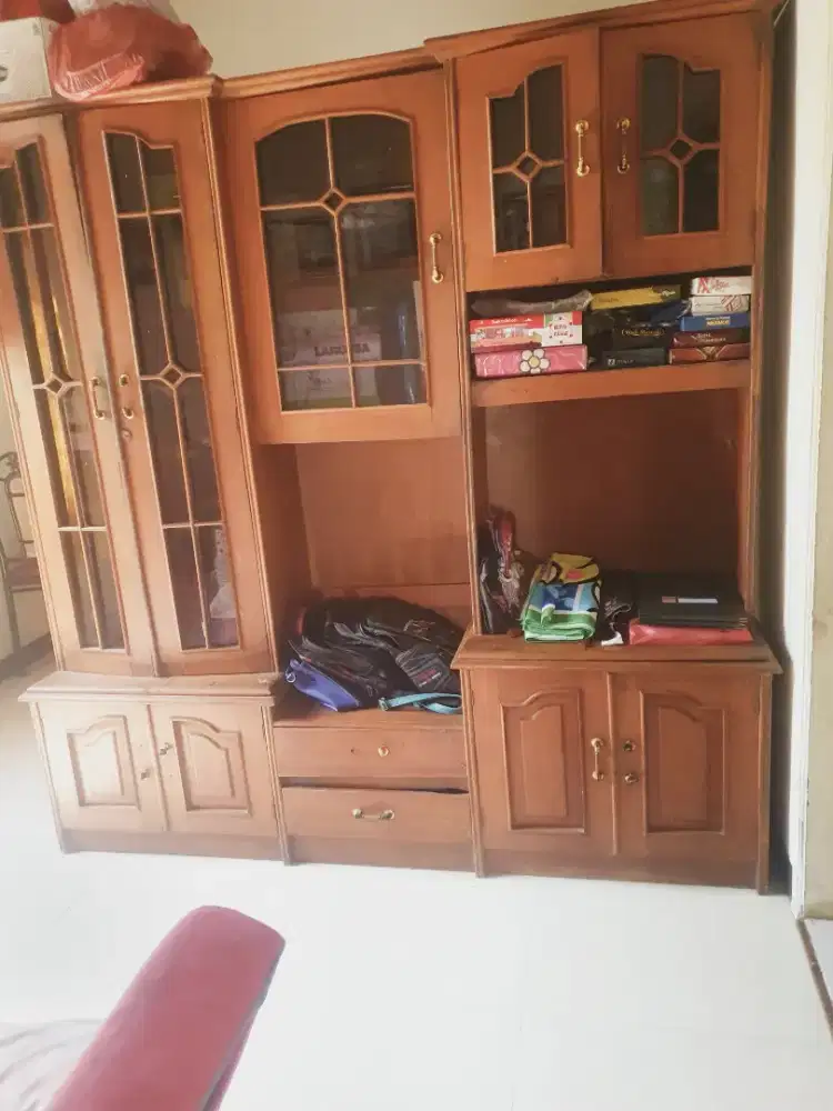 Buffet jati tua