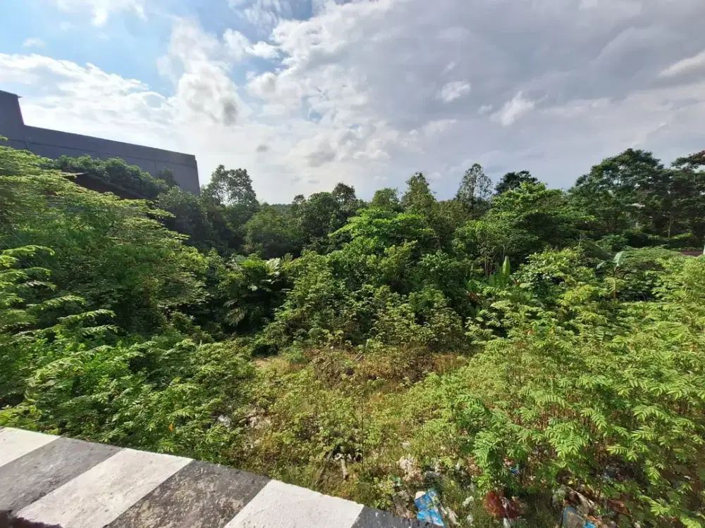 Dijual Tanah Strategis 659 m² di MT Haryono – Kontur Menurun, Potensial untuk Ruko 2 Lantai