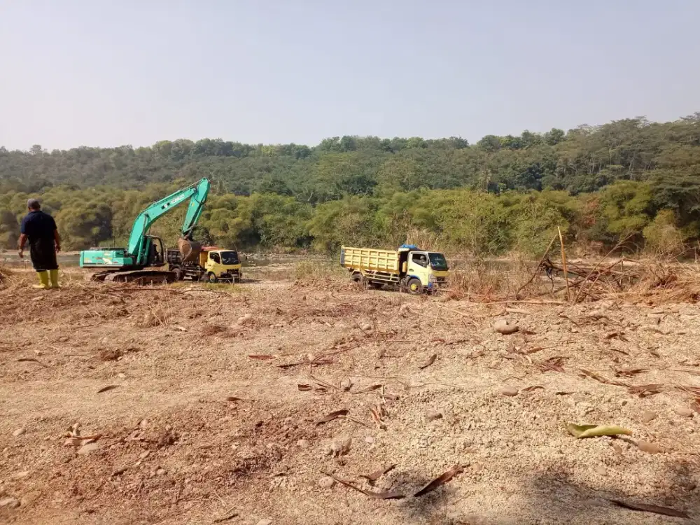 Bongkar bangunan tua land clearing turap