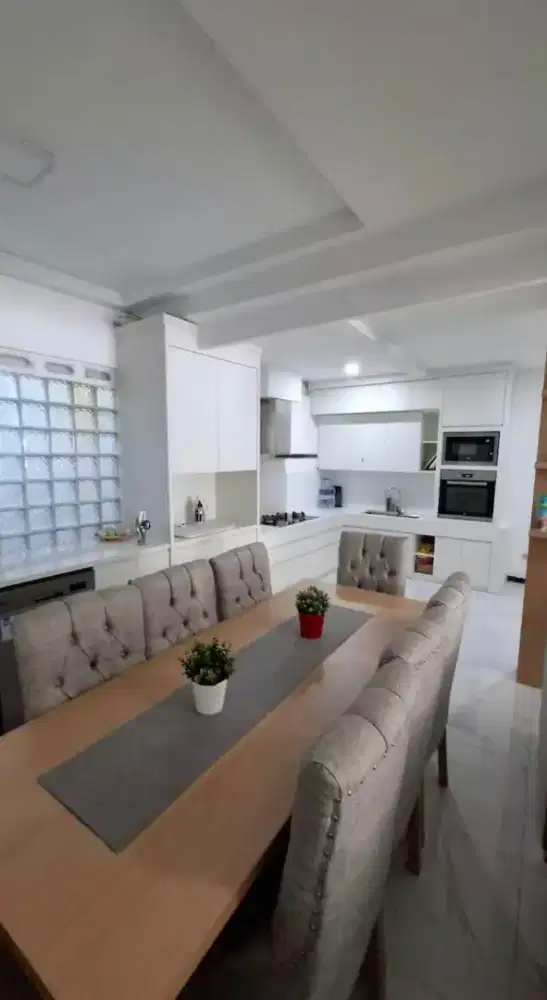 Dijual / disewakan rumah cantik full furnish aman di komp.Kopo permai