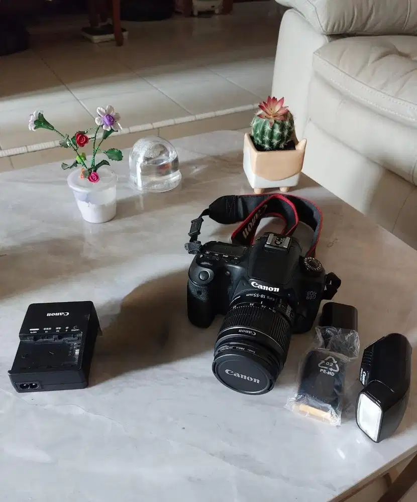 Kamera DSLR Canon EOS 60D Kit 18-55mm (Siap Pakai / Kondisi Mulus)