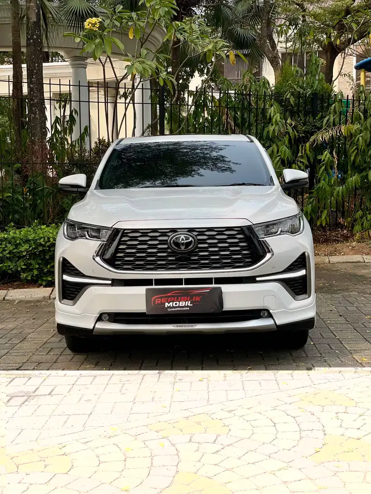 Toyota Innova Zenix 2.0 Q Hybrid CVT 2025 !! LOW ODO !!