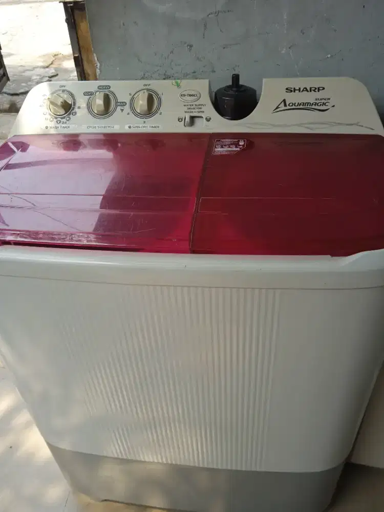 Mesin cuci merk sharf 8,5 kilo kondisi msh mulus siap pakai