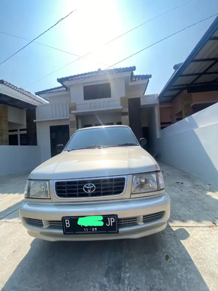 Toyota kijang kapsul