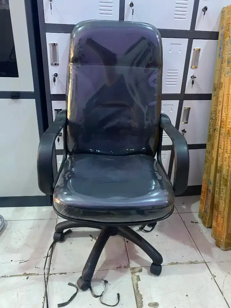 KURSI DIREKTUR PREMIUM BIKIN RUANGAN MAKIN ELEGAN