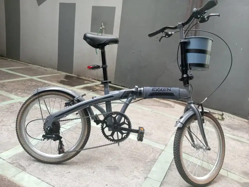 Sepeda lipat ukuran 20 dengan 6 speed kecepatan siap gowes