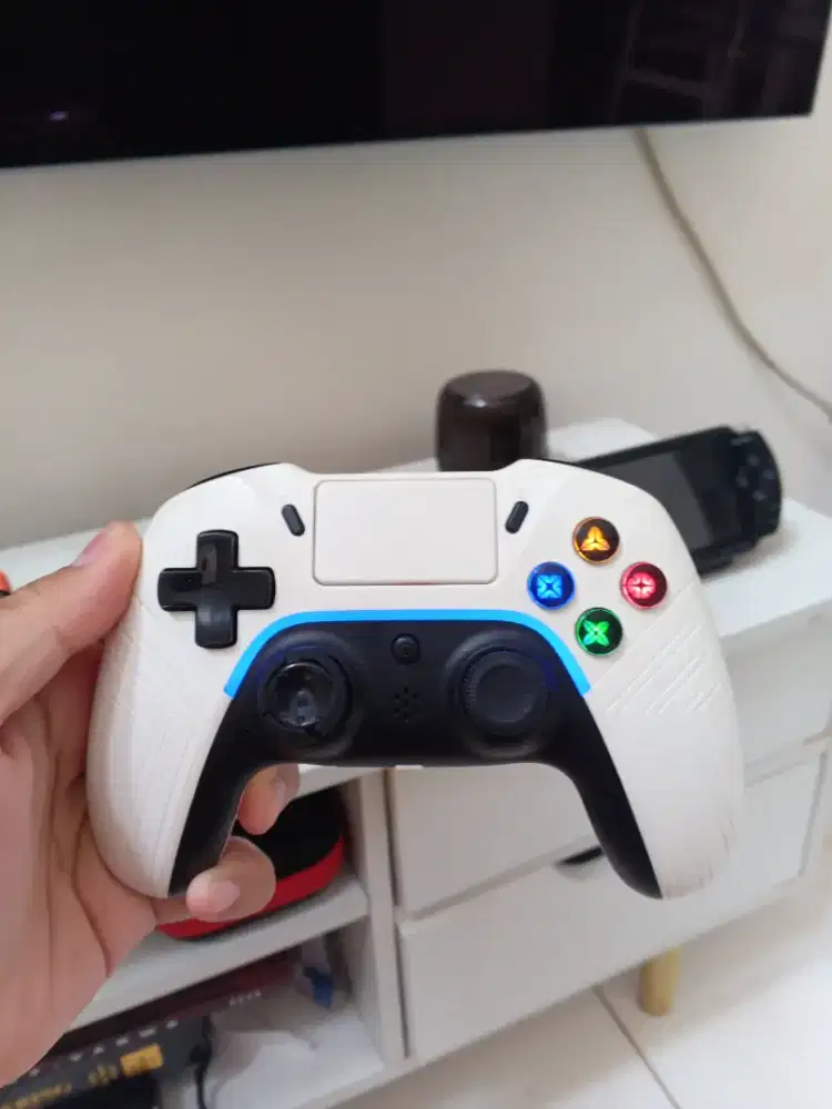 Rexus gx300 v2
Warna Putih