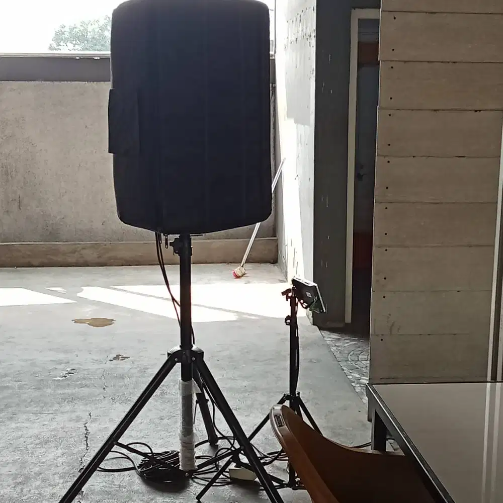 2 set speaker Yamaha DBS 15, 1 speaker DX518, 1 unit Ashley Profesiona