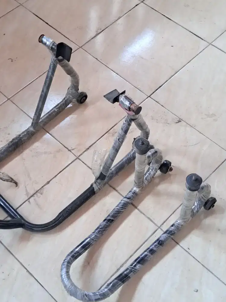 Paddok motor DEPAN dan BELAKANG