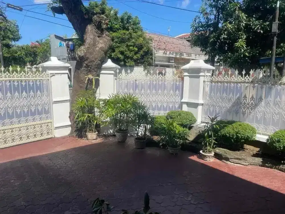 Hunian Klasik Luas & Strategis di Area Mangkubumen Solo