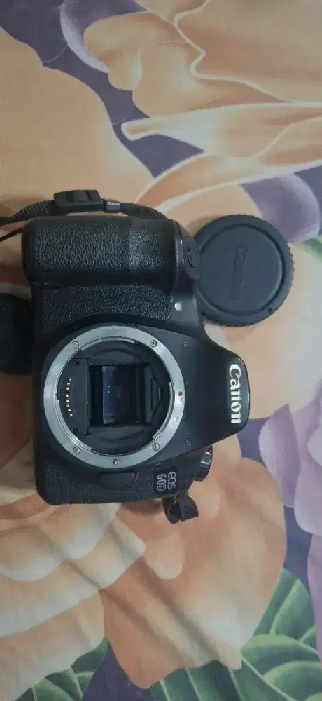Canon 60D, Lensa 3 Unit dan Tas Camera