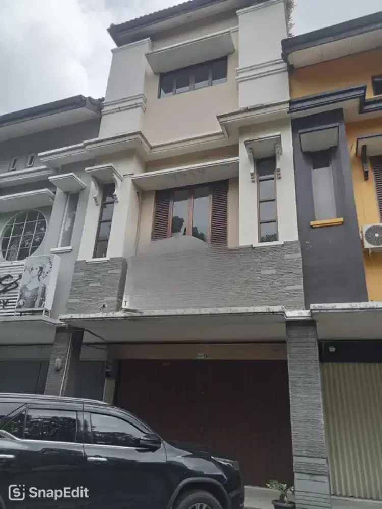 Dijual ruko 3 lantai cantik strategis di Antapani Bandung