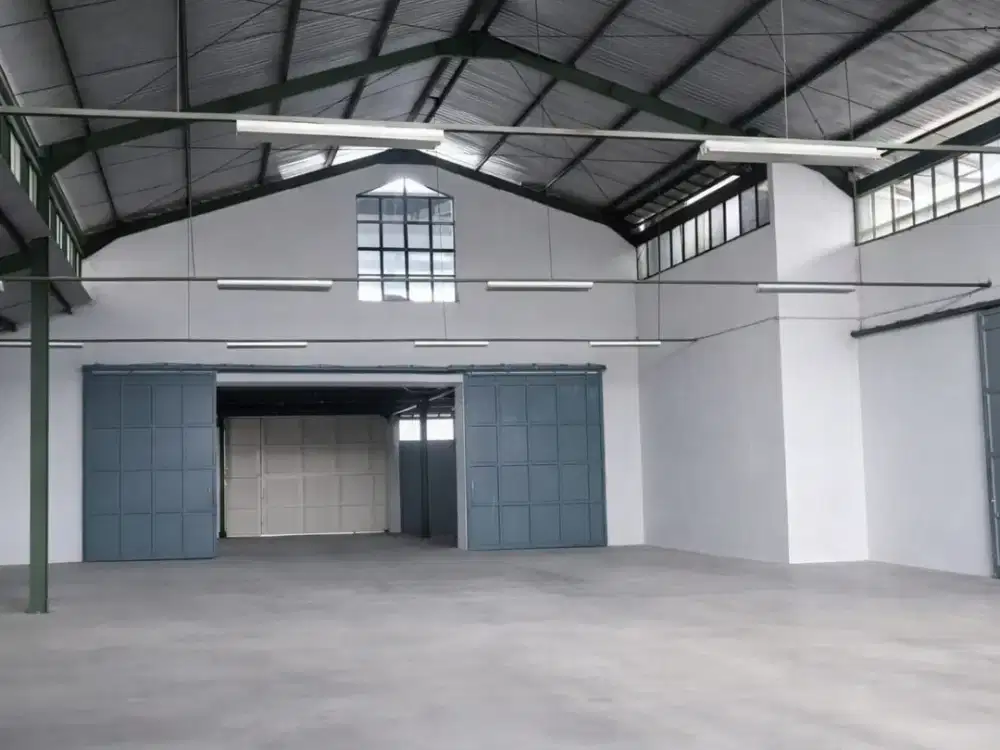 Dijual Gudang Nyaman Siap Pakai Lokasi di Komplek Industri Kopo Jaya Akses Masuk Gudang Double Engkel