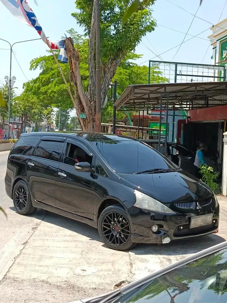 Mitsubishi Grandis 2005