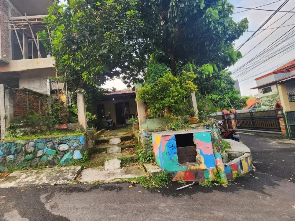 DIJUAL Rumah hitung tanah  akses strategis untuk investasi  posisi hook di Pondok Labu Jaksel