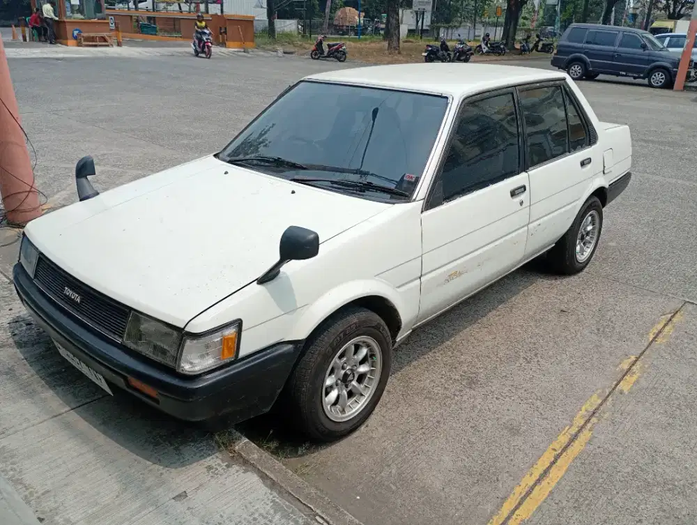 Corolla se saloon